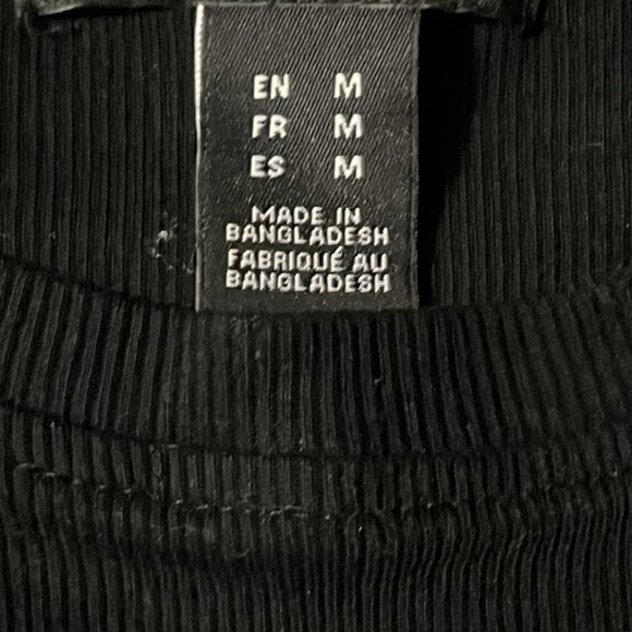 Cropped Ribbed Black Tee - Picture 3 of 4